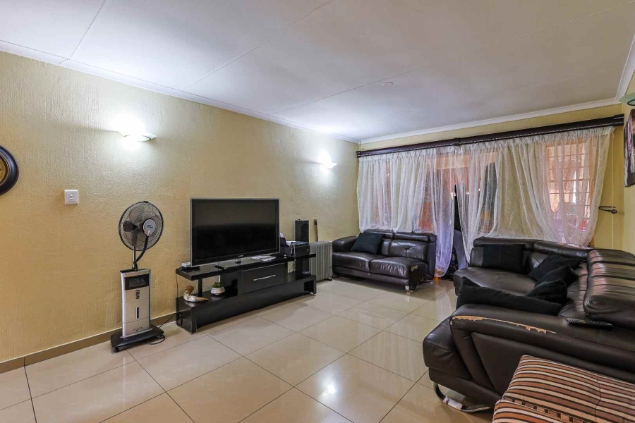 3 Bedroom Property for Sale in Faerie Glen Gauteng