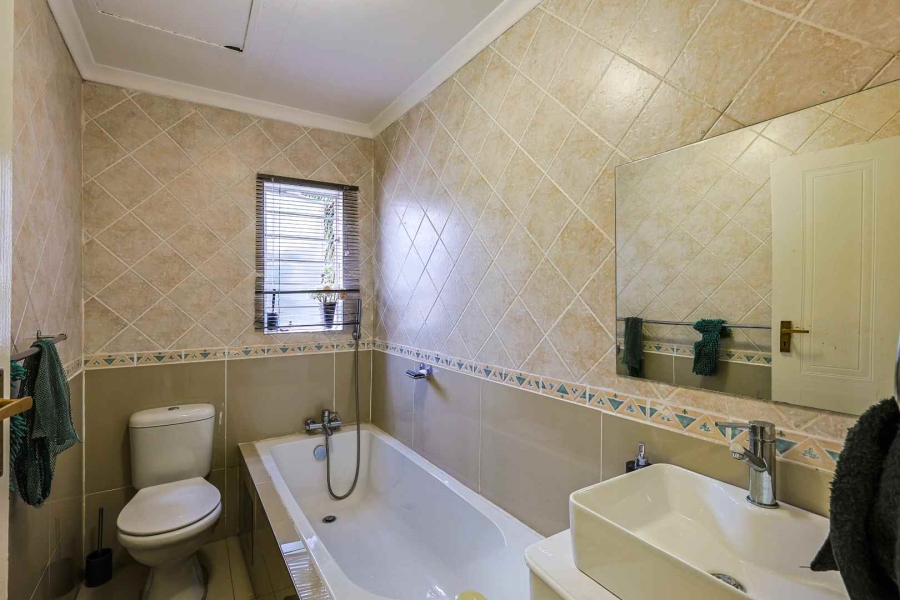 3 Bedroom Property for Sale in Faerie Glen Gauteng