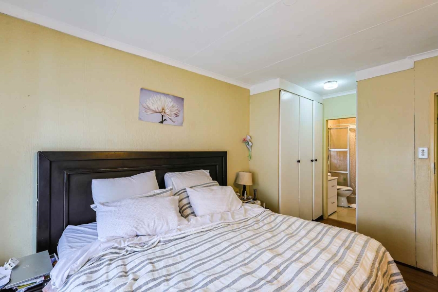 3 Bedroom Property for Sale in Faerie Glen Gauteng