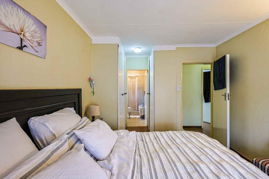 3 Bedroom Property for Sale in Faerie Glen Gauteng