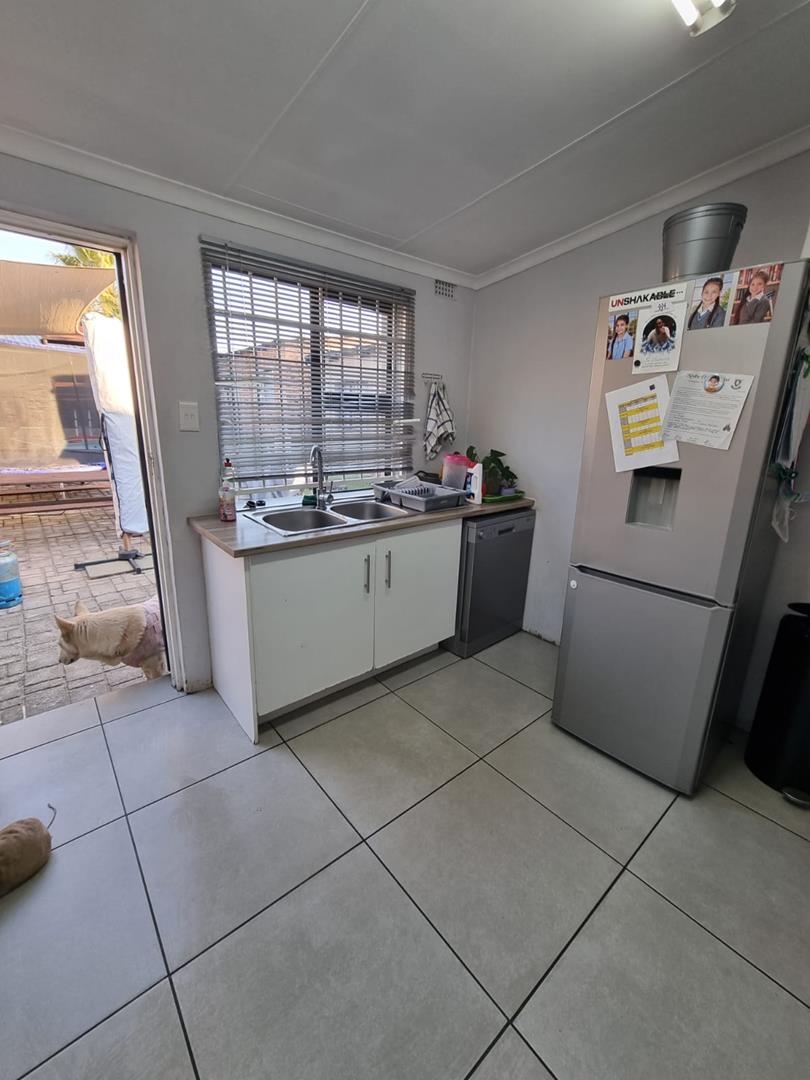 10 Bedroom Property for Sale in The Hill Gauteng
