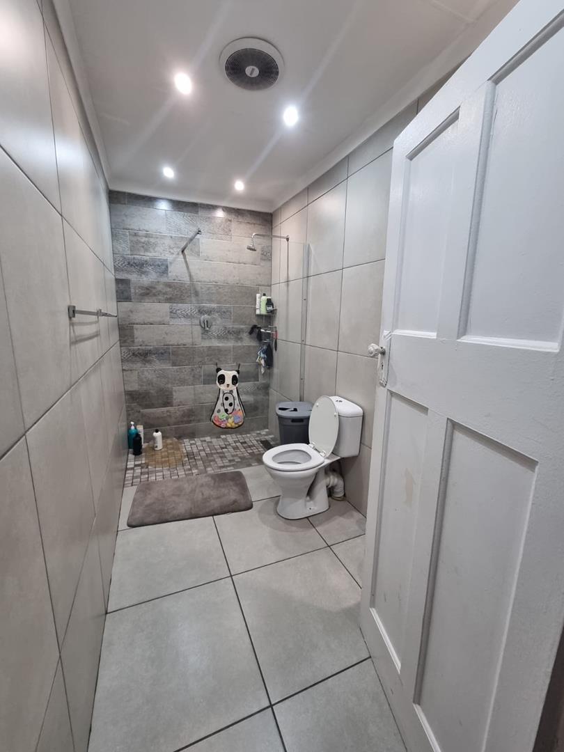 10 Bedroom Property for Sale in The Hill Gauteng