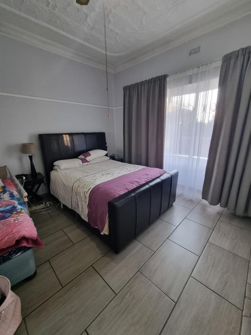 10 Bedroom Property for Sale in The Hill Gauteng