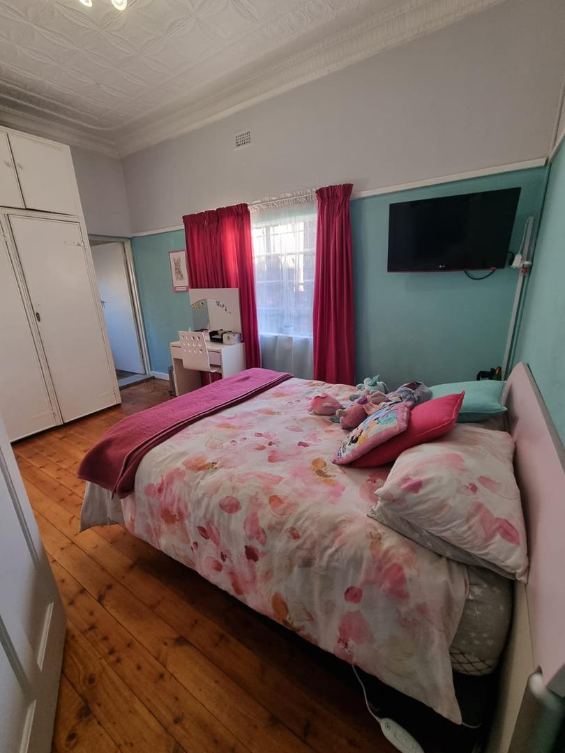 10 Bedroom Property for Sale in The Hill Gauteng