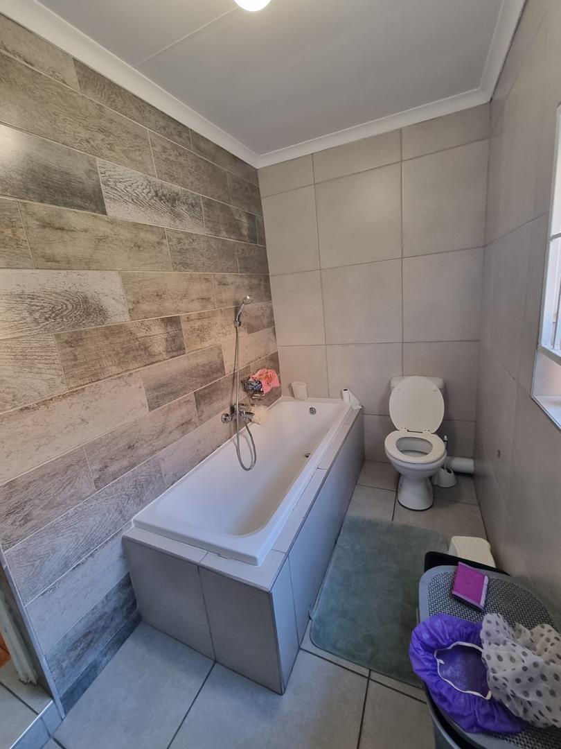 10 Bedroom Property for Sale in The Hill Gauteng