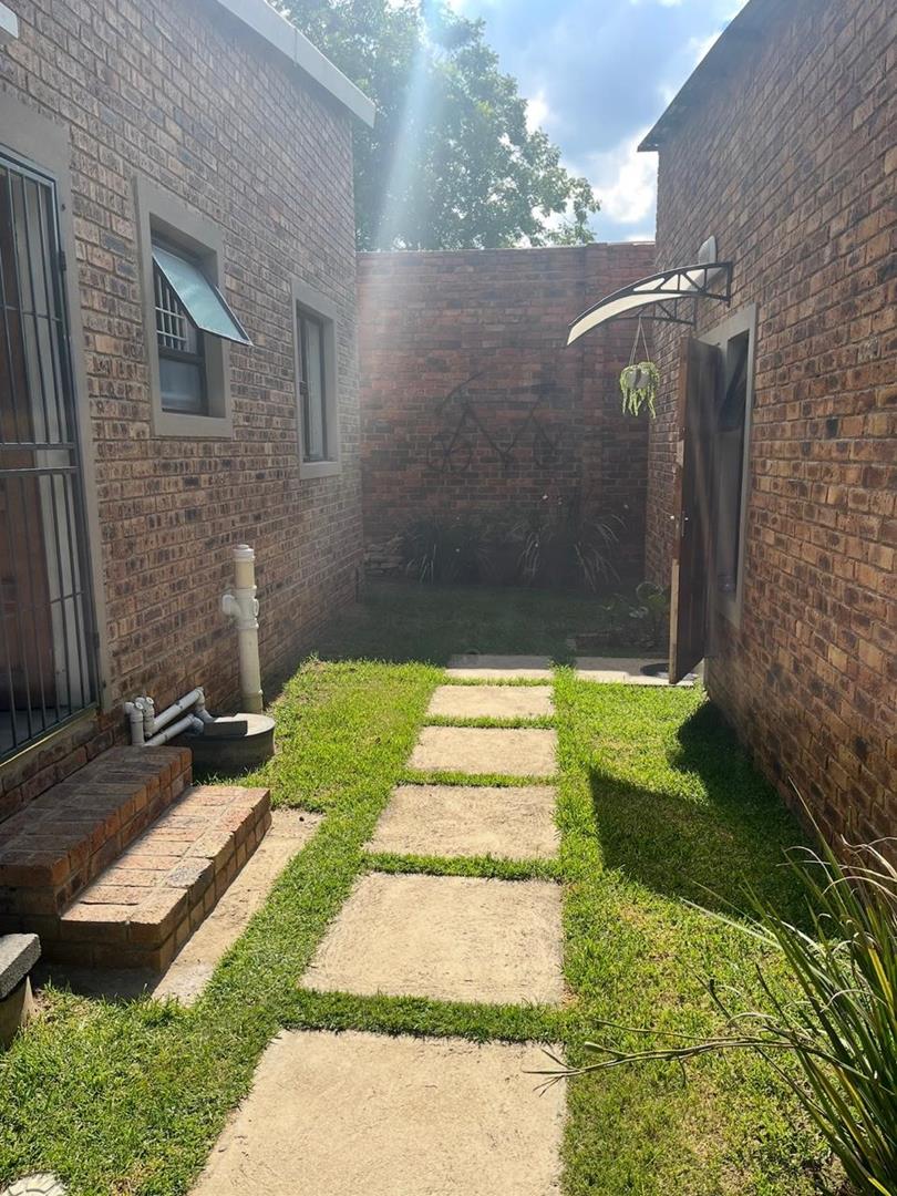 10 Bedroom Property for Sale in The Hill Gauteng