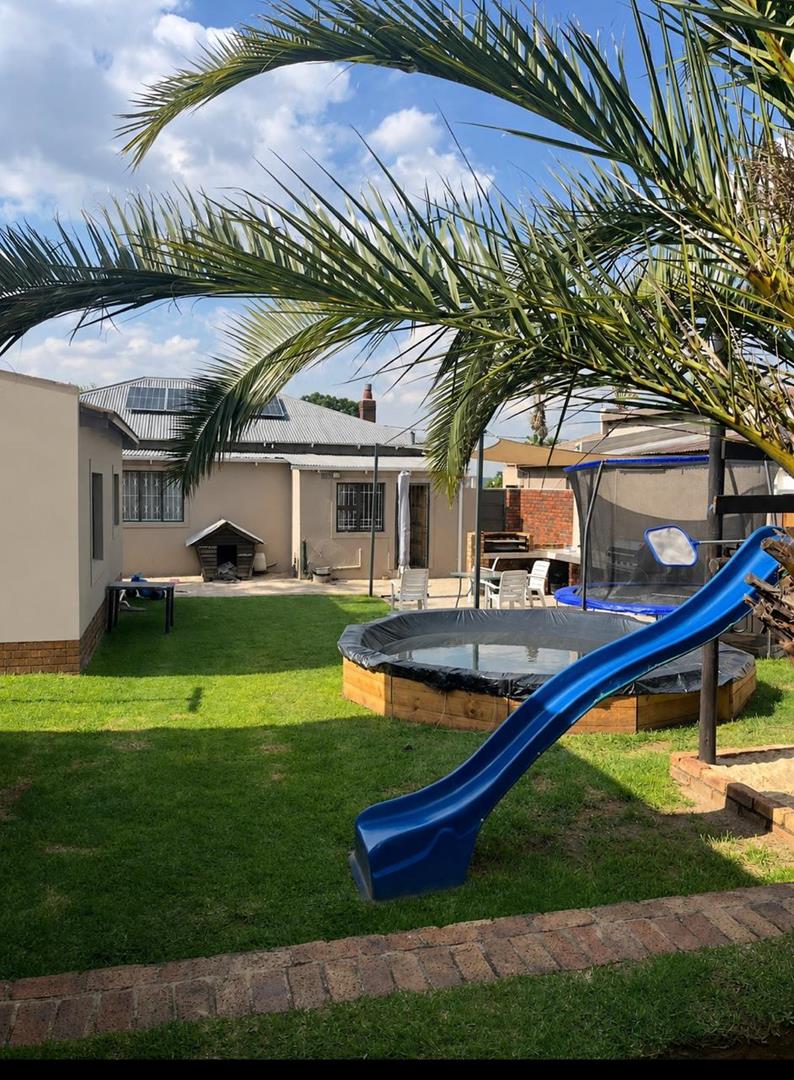 10 Bedroom Property for Sale in The Hill Gauteng