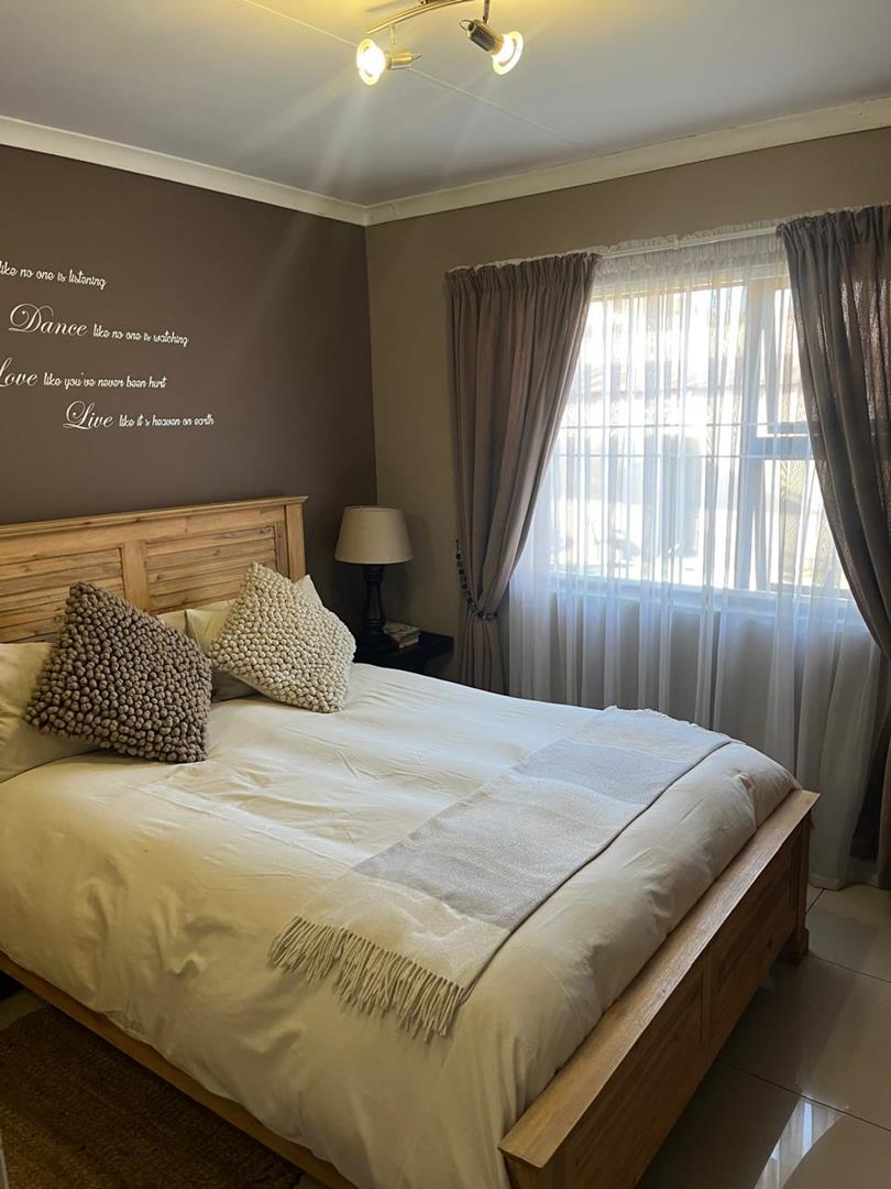 10 Bedroom Property for Sale in The Hill Gauteng