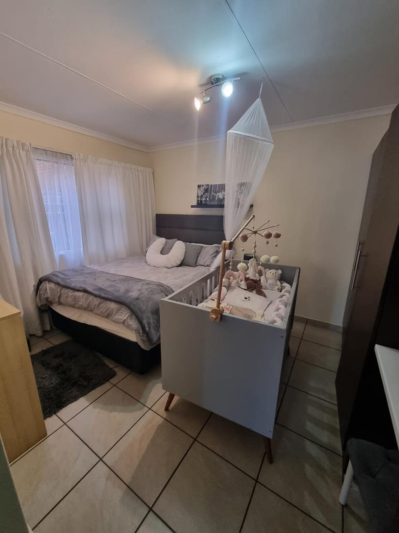 10 Bedroom Property for Sale in The Hill Gauteng