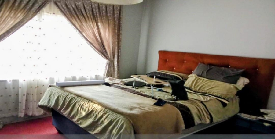 5 Bedroom Property for Sale in Diepkloof Gauteng