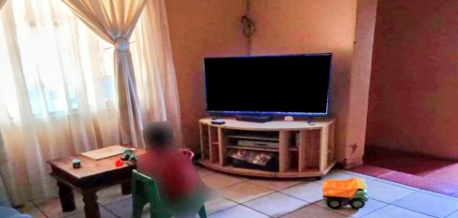 5 Bedroom Property for Sale in Diepkloof Gauteng
