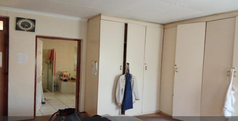 5 Bedroom Property for Sale in Diepkloof Gauteng