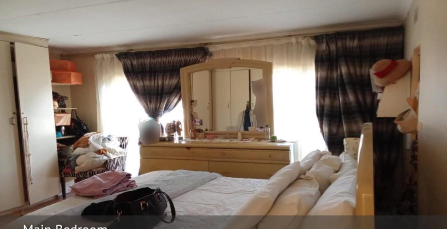 5 Bedroom Property for Sale in Diepkloof Gauteng