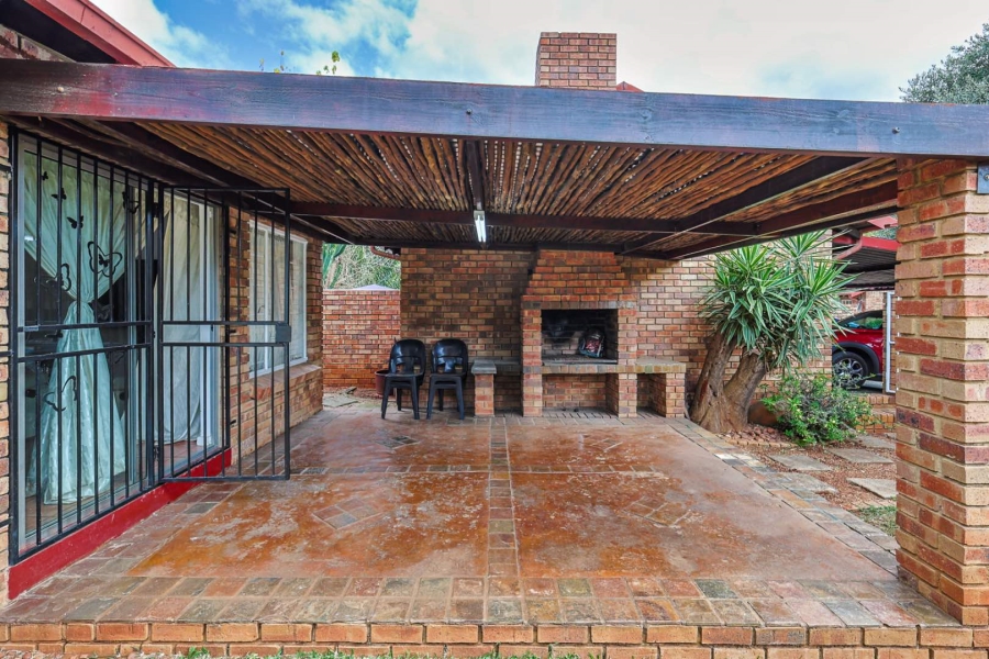 2 Bedroom Property for Sale in Meyerspark Gauteng