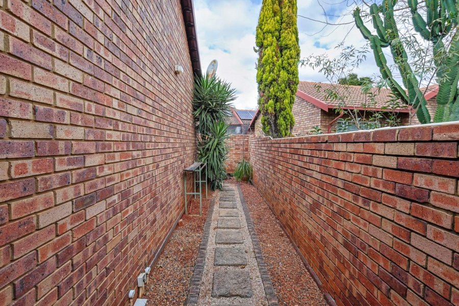 2 Bedroom Property for Sale in Meyerspark Gauteng