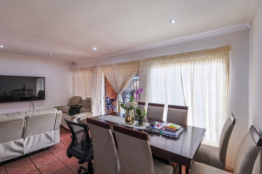 2 Bedroom Property for Sale in Meyerspark Gauteng