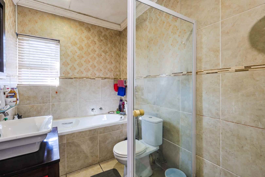 4 Bedroom Property for Sale in Six Fountains Residential Estate Gauteng