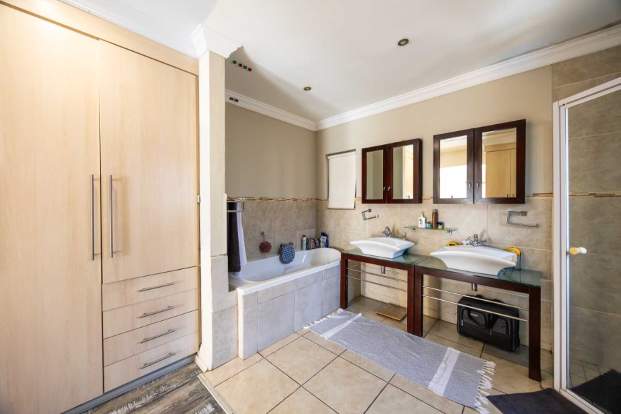 4 Bedroom Property for Sale in Six Fountains Residential Estate Gauteng