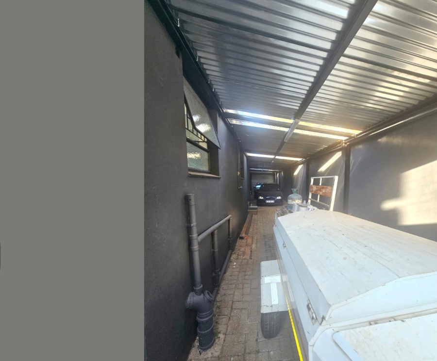 4 Bedroom Property for Sale in Little Falls Gauteng