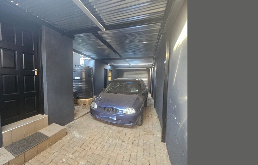 4 Bedroom Property for Sale in Little Falls Gauteng