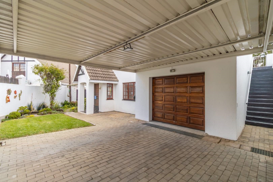 5 Bedroom Property for Sale in Barbeque Downs Gauteng