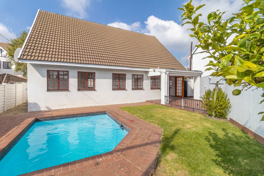 To Let 5 Bedroom Property for Rent in Barbeque Downs Gauteng