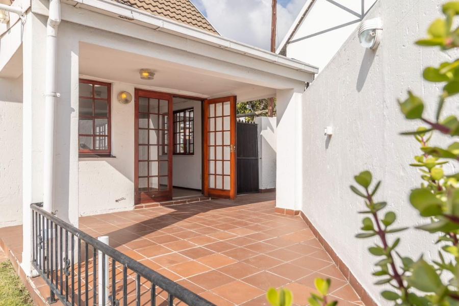 To Let 5 Bedroom Property for Rent in Barbeque Downs Gauteng