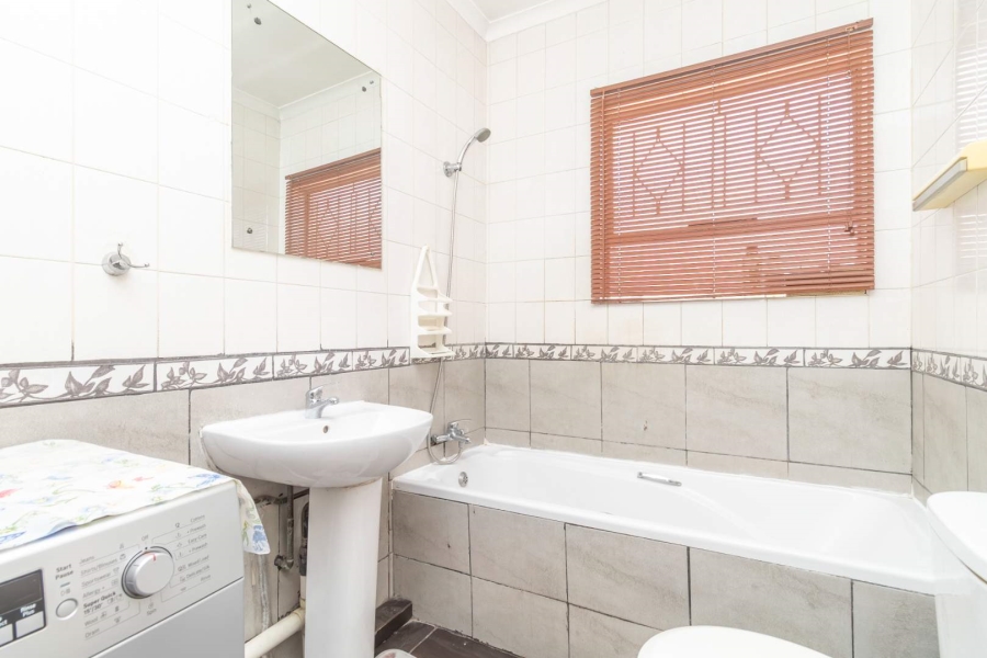 2 Bedroom Property for Sale in Vorna Valley Gauteng