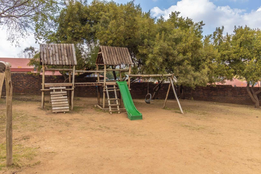 2 Bedroom Property for Sale in Vorna Valley Gauteng