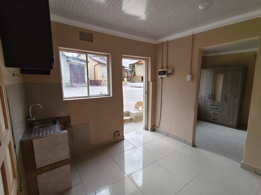 To Let 1 Bedroom Property for Rent in Maraisburg Gauteng
