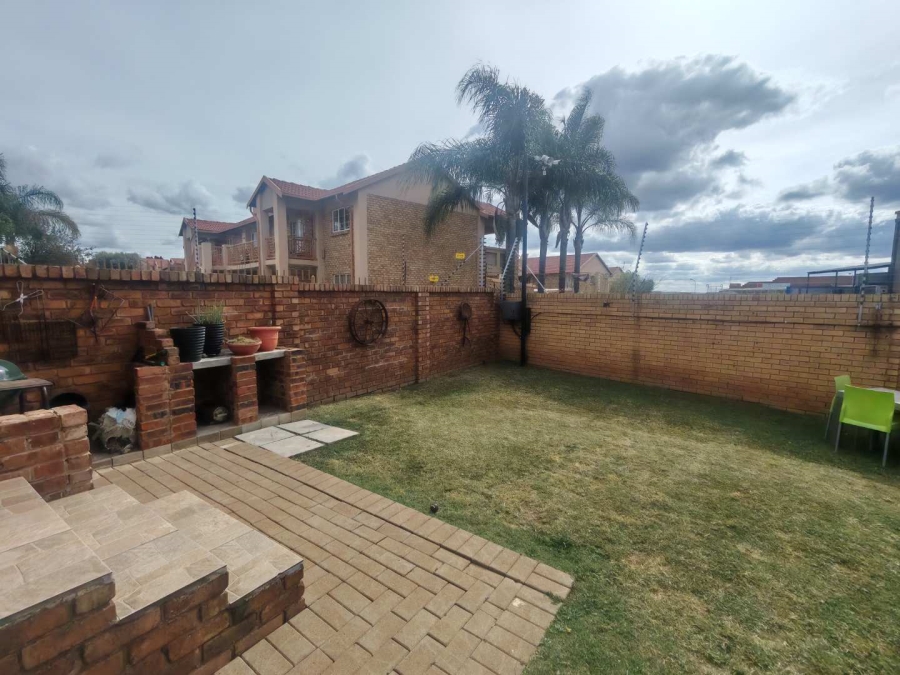 2 Bedroom Property for Sale in Amberfield Heights Gauteng