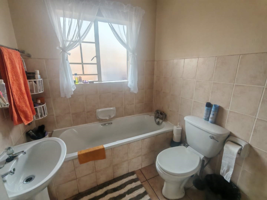2 Bedroom Property for Sale in Amberfield Heights Gauteng