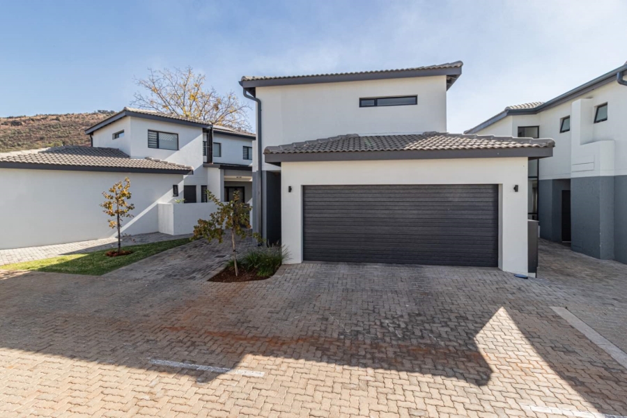 4 Bedroom Property for Sale in Little Falls Gauteng