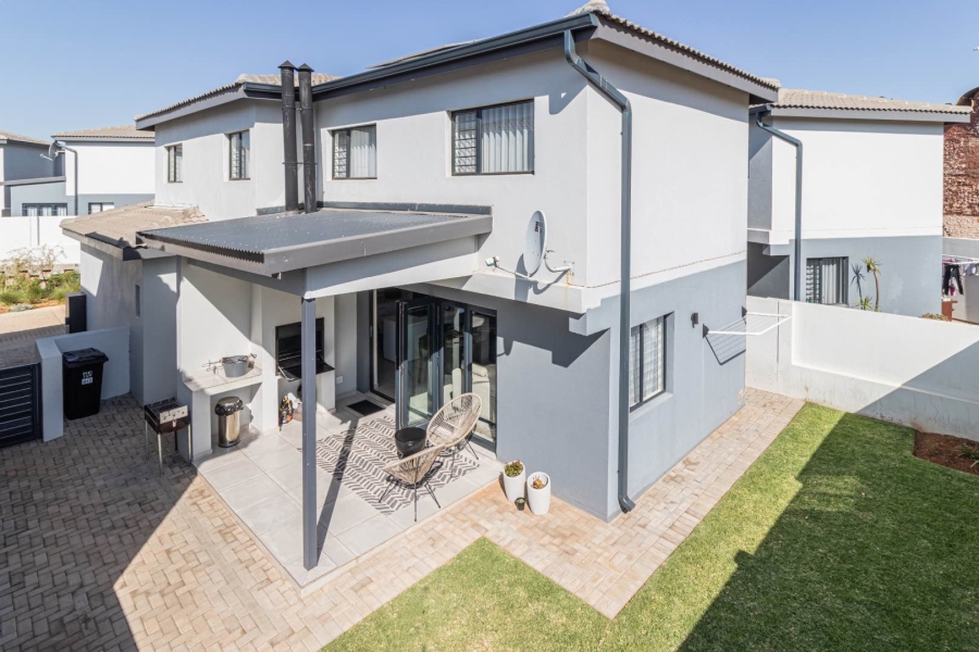 4 Bedroom Property for Sale in Little Falls Gauteng