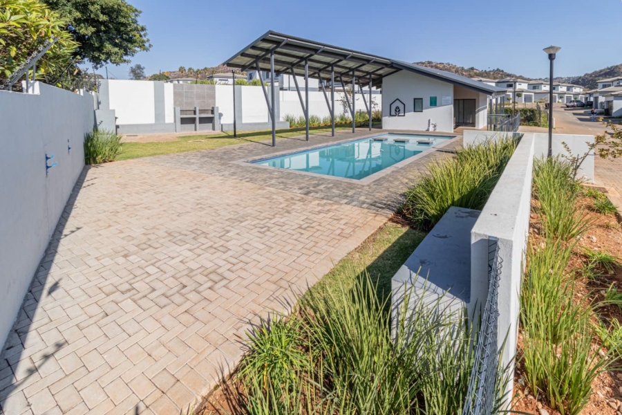 4 Bedroom Property for Sale in Little Falls Gauteng