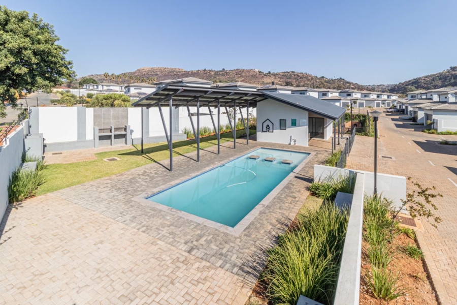 4 Bedroom Property for Sale in Little Falls Gauteng