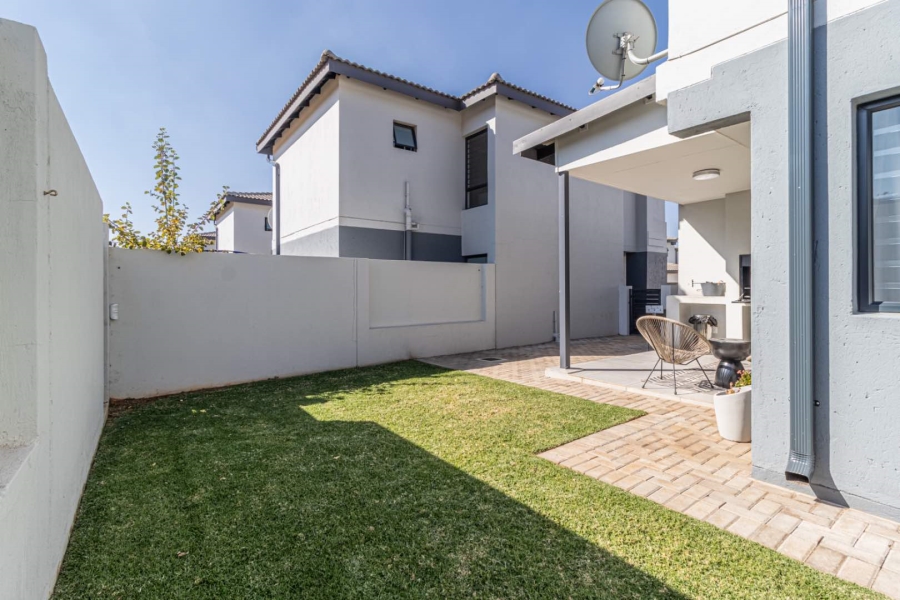 4 Bedroom Property for Sale in Little Falls Gauteng