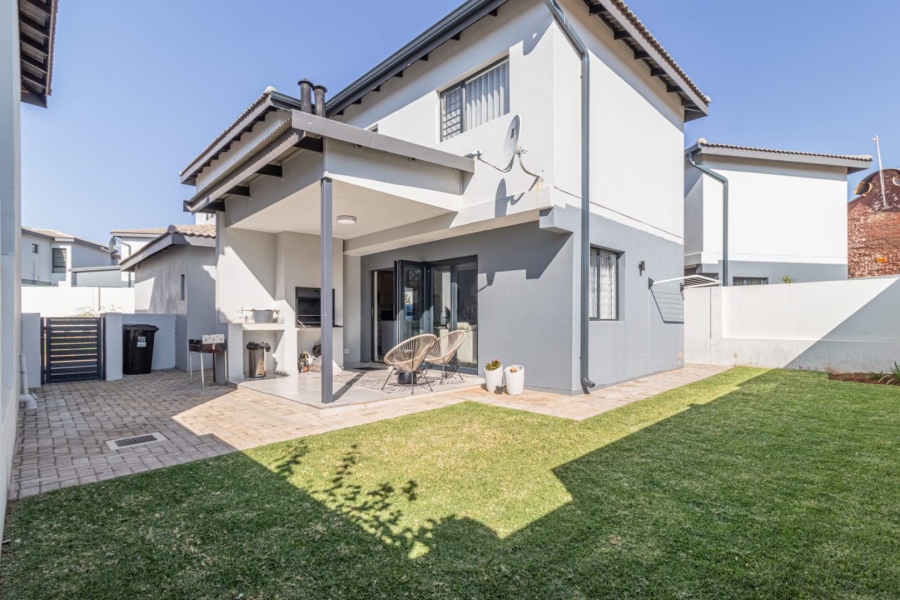 4 Bedroom Property for Sale in Little Falls Gauteng