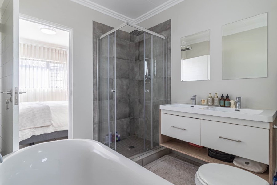 4 Bedroom Property for Sale in Little Falls Gauteng