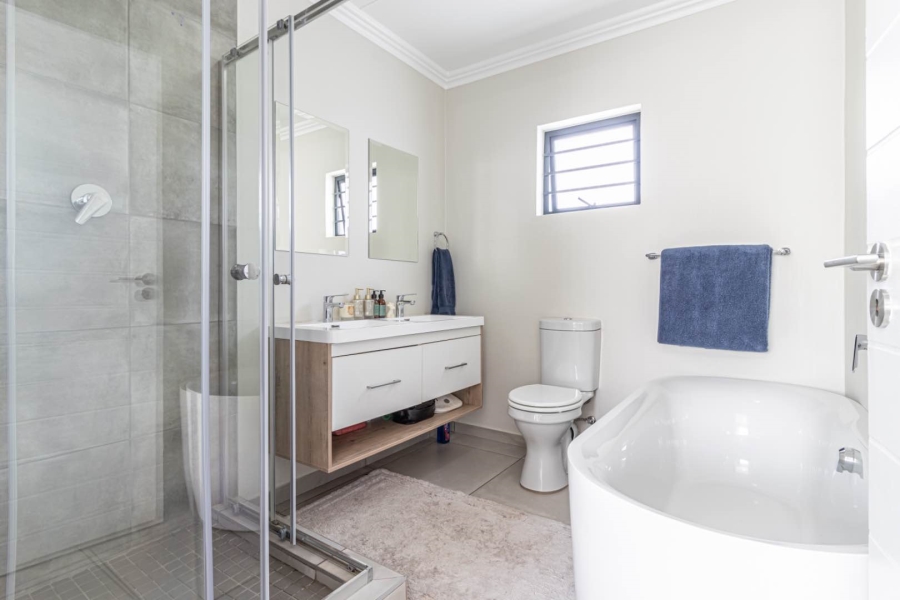 4 Bedroom Property for Sale in Little Falls Gauteng