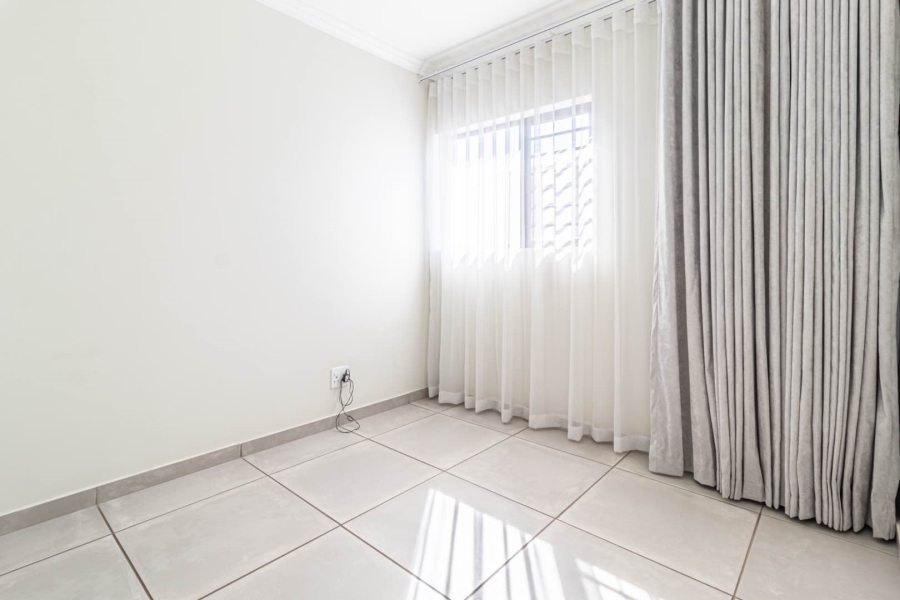 4 Bedroom Property for Sale in Little Falls Gauteng