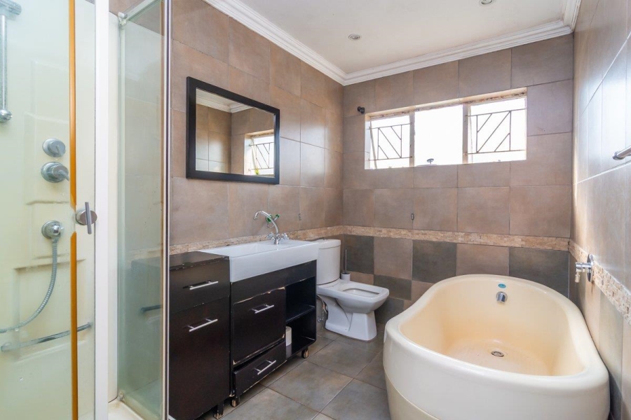 4 Bedroom Property for Sale in Florida Gauteng