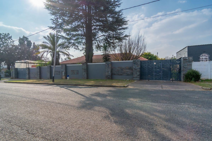 4 Bedroom Property for Sale in Florida Gauteng