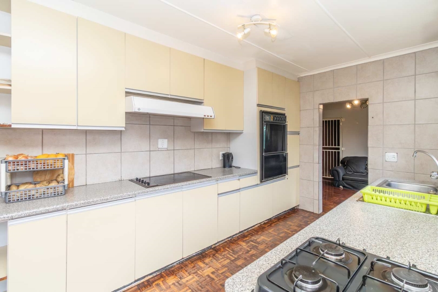 7 Bedroom Property for Sale in Weltevreden Park Gauteng