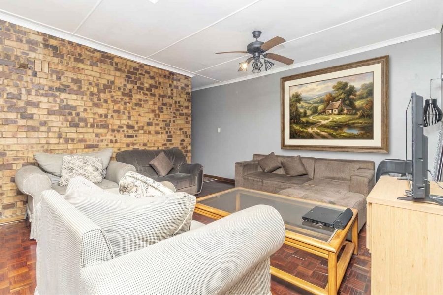 7 Bedroom Property for Sale in Weltevreden Park Gauteng