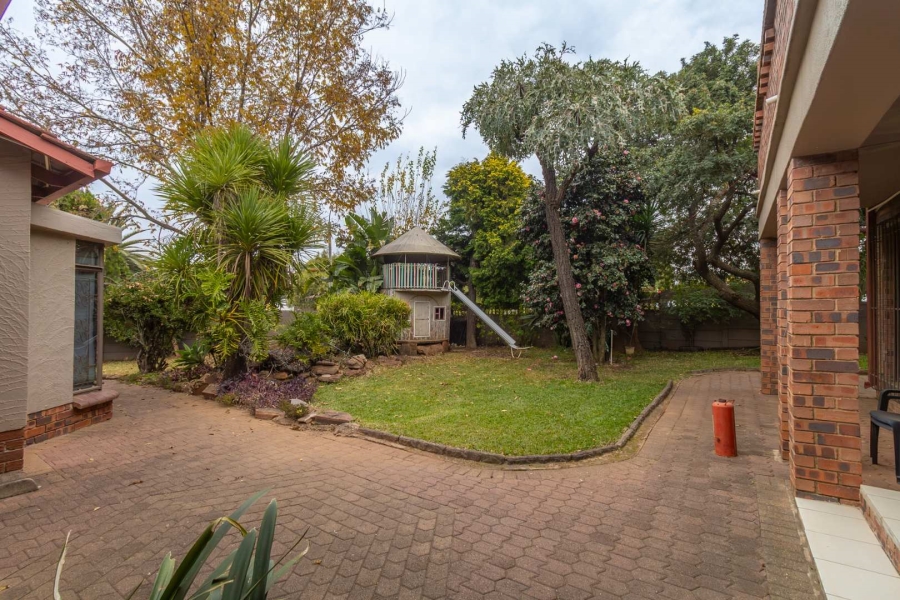 7 Bedroom Property for Sale in Weltevreden Park Gauteng