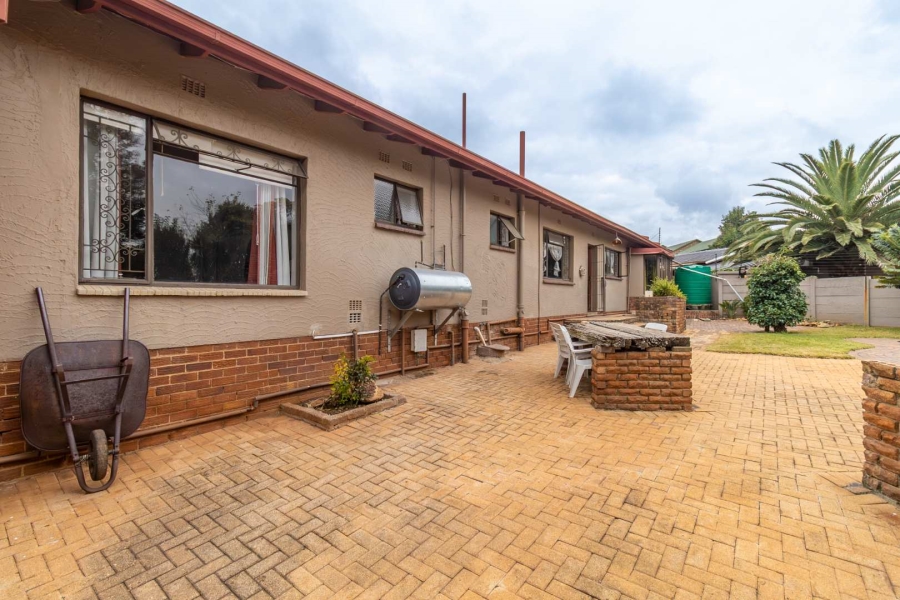7 Bedroom Property for Sale in Weltevreden Park Gauteng