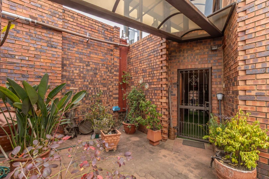 7 Bedroom Property for Sale in Weltevreden Park Gauteng