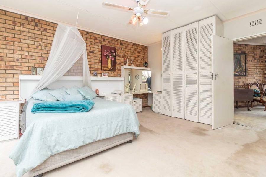 7 Bedroom Property for Sale in Weltevreden Park Gauteng