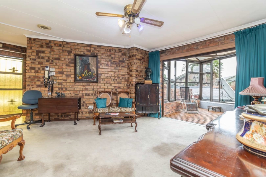 7 Bedroom Property for Sale in Weltevreden Park Gauteng